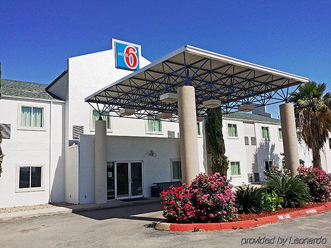 Motel 6 นิวบราวน์เฟลส์ ภายนอก รูปภาพ