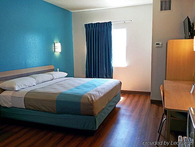 Motel 6 นิวบราวน์เฟลส์ ภายนอก รูปภาพ